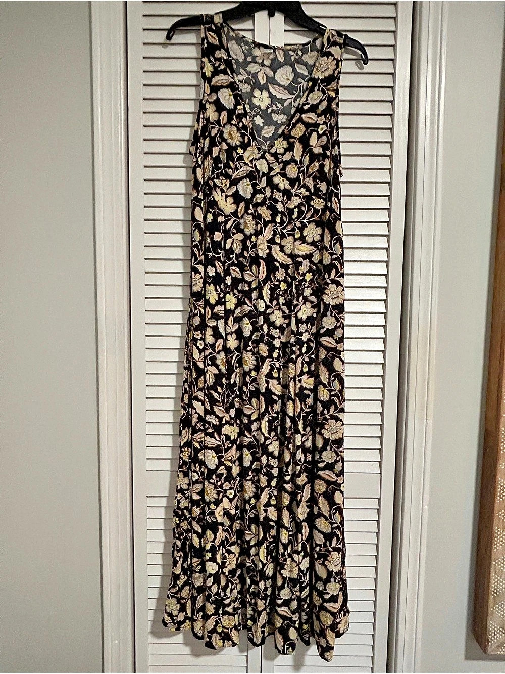 Old Navy Floral Midi Dress in Black & Cream Size Medium Like New